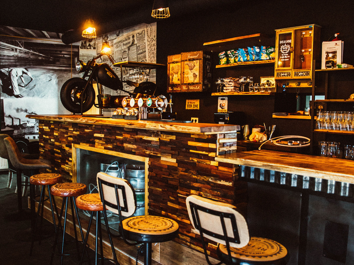 Bar a interiér Dzedova